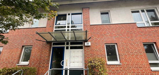 2 Zimmer-Dachgeschosswohnung mit Balkon und Wannenbad in Nähe der Lübecker Stadtgrenze