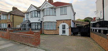 Semi-detached house to rent in Hanworth Road, Hounslow TW4