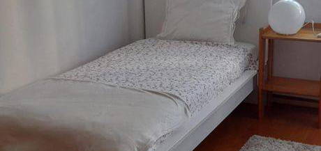 564028 - Quarto com cama de solteiro em...