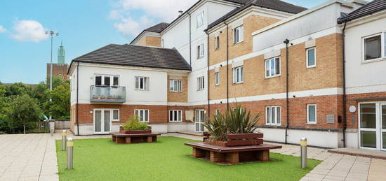 Flat to rent in Hales Court, Ley Farm Close, Watford, Hertfordshire WD25