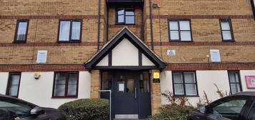 Flat to rent in Somerset Gardens, Creighton Road, London N17