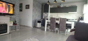 APARTAMENT DE 3 CAMERE CU GRADINA