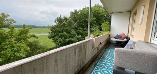 Lichtdurchflutete 3-Zi.-Wohnung in Ismaning mit großem Balkon und Blick ins Grüne