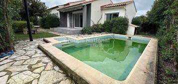 Caveirac villa plain-pied 3 chambres sur 500m2 clos avec piscine et garage