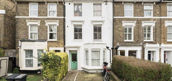 Flat for sale in Endwell Road, London SE4