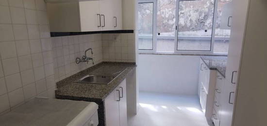 Arrendamento de Apartamento T2  na rua do Viveiro, 225