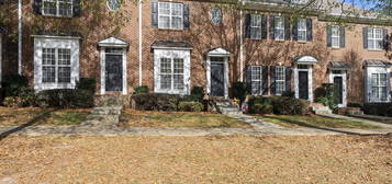 130 W Savannah Ridge Rd, Holly Springs, NC 27540