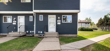 545 Dunluce Rd NW, Edmonton, AB T5X 4P4