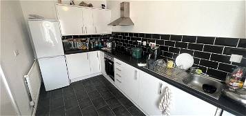 Shared accommodation to rent in Chaddesley Terrace, Swansea SA1