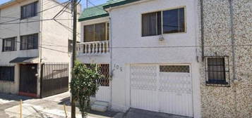 Vendo Casa En Begonias 105