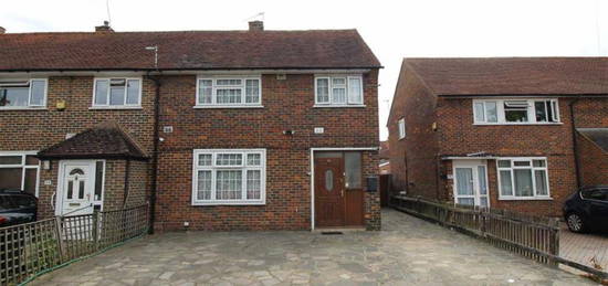 Semi-detached house to rent in Ryvers Road, Langley, Slough SL3