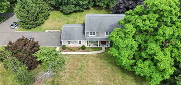 76 Carlough Rd, Upper Saddle River, NJ 07458