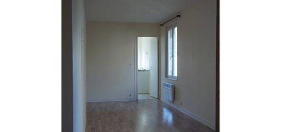 Studio  à louer, 1 pièce, 24 m², Étage 1/3