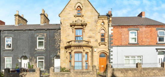 8 bedroom town house for sale