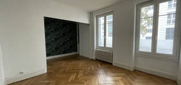 Appartement  à louer, 2 pièces, 1 chambre, 51 m²