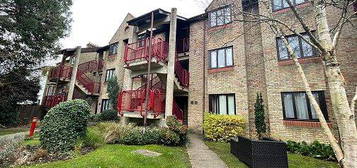 Flat to rent in Chamberlin Court, Benson Street, Cambridge CB4