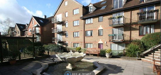 Flat to rent in French Apartments, Purley CR8