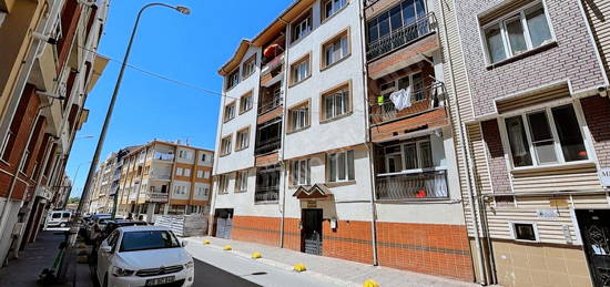 DOMİNO EMLAKTAN YENİ BAĞLAR SİLİSTRE SOKAKTA 3+1 SATILIK DAİRE