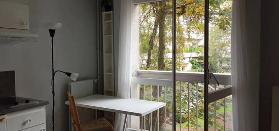 Studio meublé  à louer, 1 pièce, 17 m², Étage 1/–