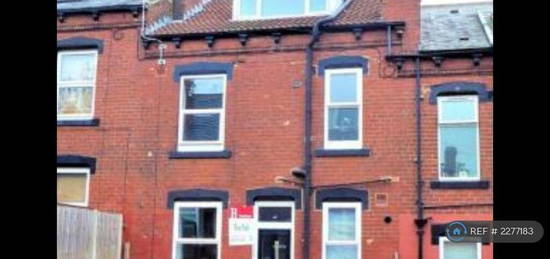 2 bedroom terraced house