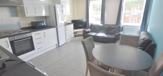 Flat to rent in North Sherwood Street, Arboretum NG1