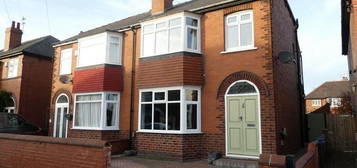 3 bedroom semi-detached house to rent