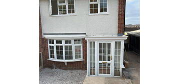 3 bed semi-detached house to rent