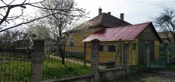 Pétfürdői családi ház eladó a Juhász Gyula utcában, 82 négyzetméteres