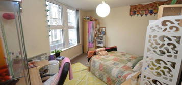 5 bedroom ground floor flat to rent