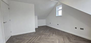 Flat to rent in Salisbury Road, Harrow HA1