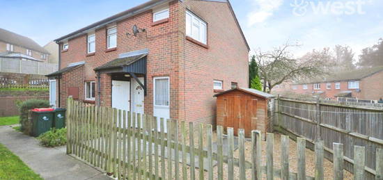 Town house to rent in Wilmington Close, Crawley RH11