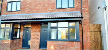 3 bedroom semi-detached house to rent