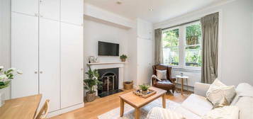 Flat to rent in Rosary Gardens, London SW7