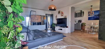 Dpt Bouches du Rhône (13), à vendre MARSEILLE 12EME ARRONDISSEMENT Résidence Les Borromées - appartement T4 de 80m² avec terrasse, Expo Sud Ouest, cave, au calme sans vis-à-vis en pleine nature