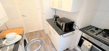 Room to rent in Burlington Road, Southampton SO15