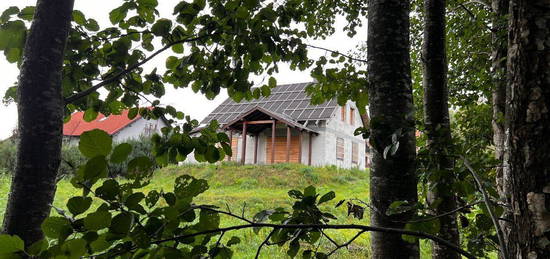 Wolnostojący, piękna działka ze strumieniem