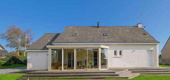 Maison  lumineuse de plain-pied , à 2km de la plage de Pont Mahé.