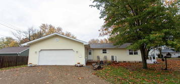 3870 Lakeshore Dr, Bremen, IN 46506