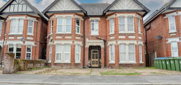 Flat to rent in Thornbury Avenue, Shirley, Southampton SO15