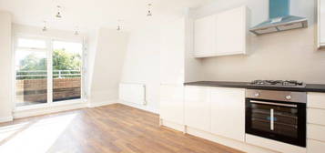 Flat to rent in Uxbridge Road, Hayes UB4