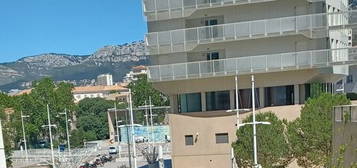 Appartement 70,m² centre Toulon 3 ème ètage ascenseur Standing Balcon+ vèranda Refait à neuf , peinture, èlectricitè Baies coulissantes double vitrage Climatisation Meublè Tèlèvision placardsds