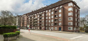 Erstbezug nach Sanierung - 3-Zimmer-Wohnung mit Einbauküche und Balkon in Alsterdorf