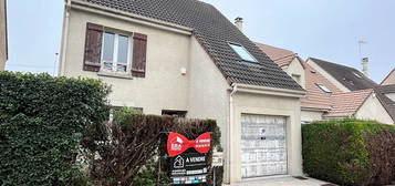 Maison indépendante avec 3 chambres, salle de bains, salle d'eau. Jardin exposé sud !