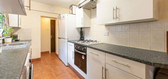 5 bedroom terraced house