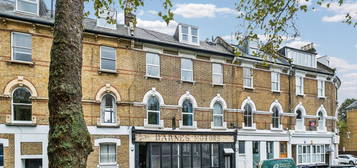 Flat to rent in Petherton Road, Newington Green N5