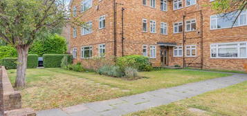 Flat for sale in Longlands Road, Sidcup DA15