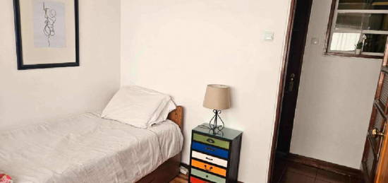 728699 - Quarto com cama de solteiro em...