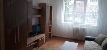 Inchiriez apartament cu 3 camere decomandat, ultracentral - Bistrita