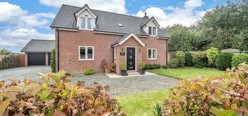 4 bed detached house for sale