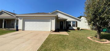 917 Tulip Dr, Yukon, OK 73099